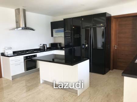 5 Bed  4.5 Bath Horizon Villa