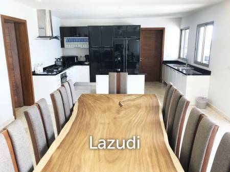 5 Bed  4.5 Bath Horizon Villa