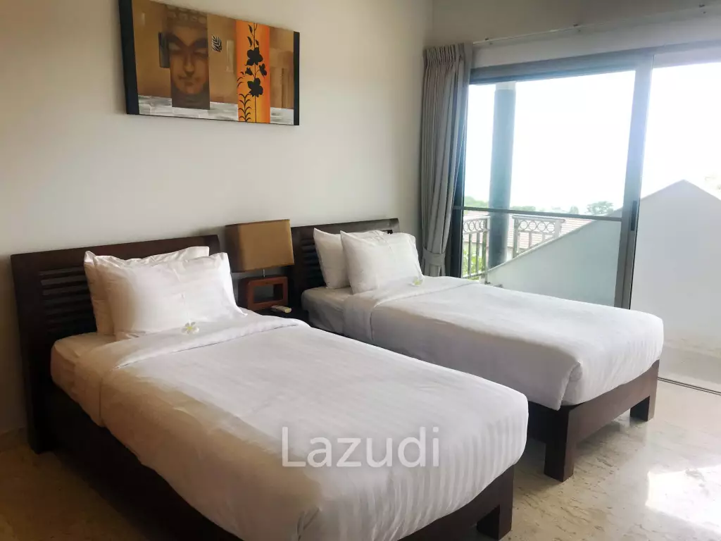 5 Bed  4.5 Bath Horizon Villa