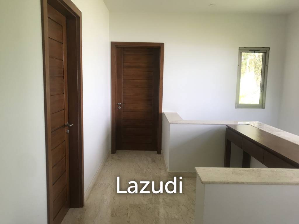 5 Bed  4.5 Bath Horizon Villa