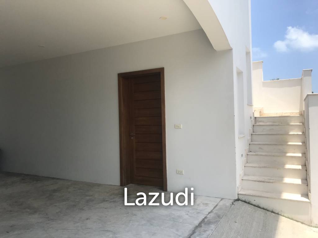 5 Bed  4.5 Bath Horizon Villa