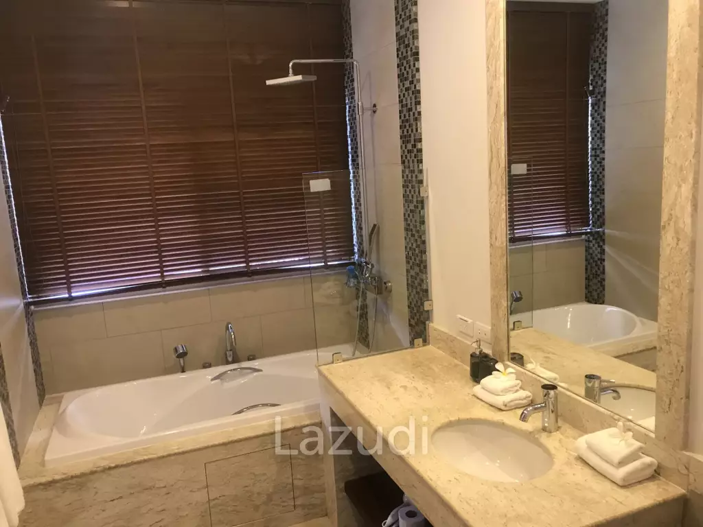 5 Bed  4.5 Bath Horizon Villa