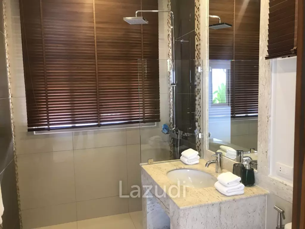 5 Bed  4.5 Bath Horizon Villa