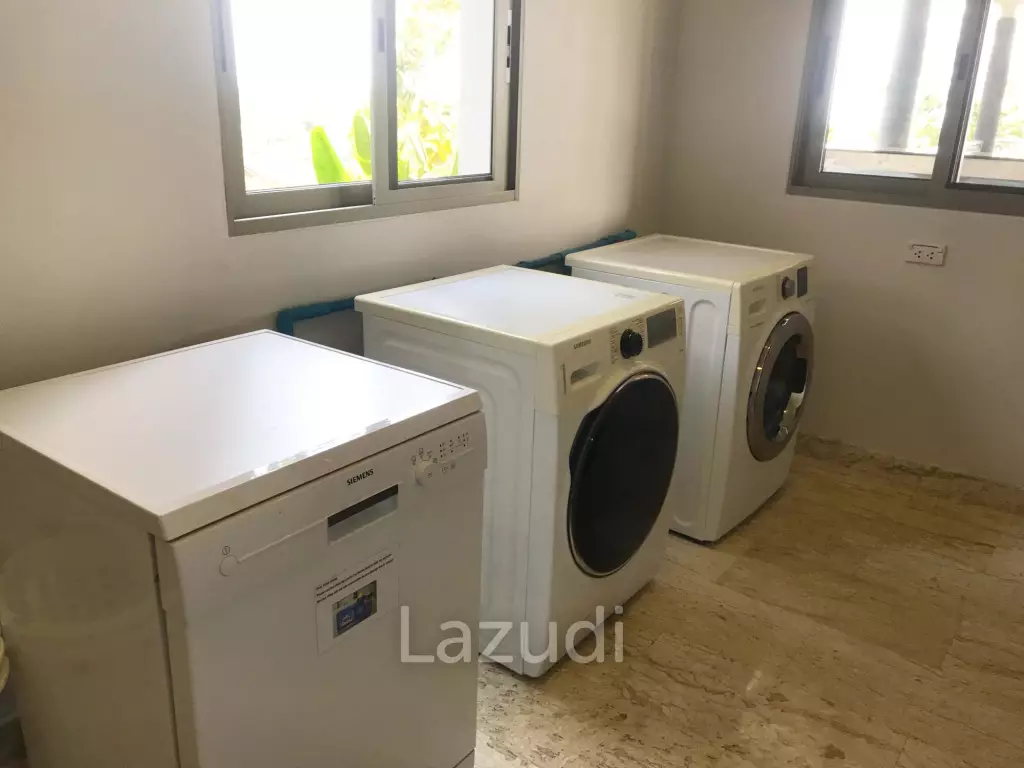 5 Bed  4.5 Bath Horizon Villa