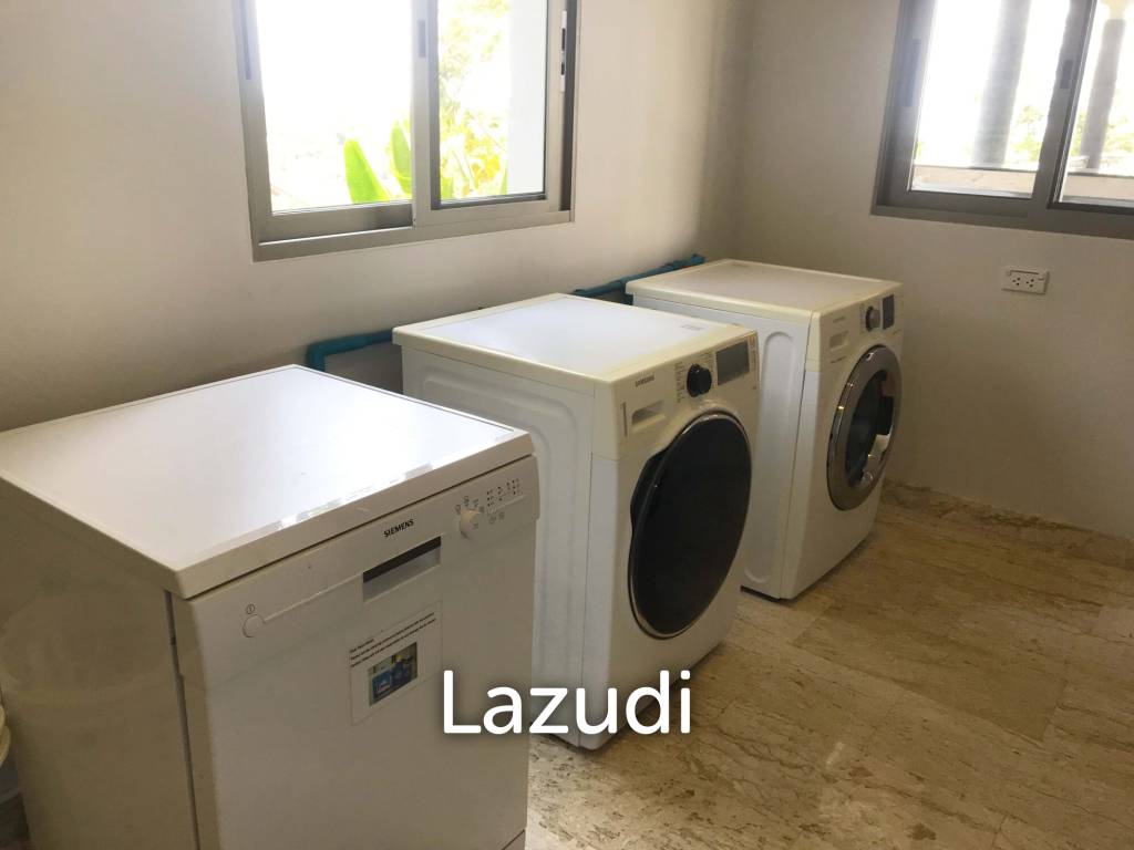 5 Bed  4.5 Bath Horizon Villa