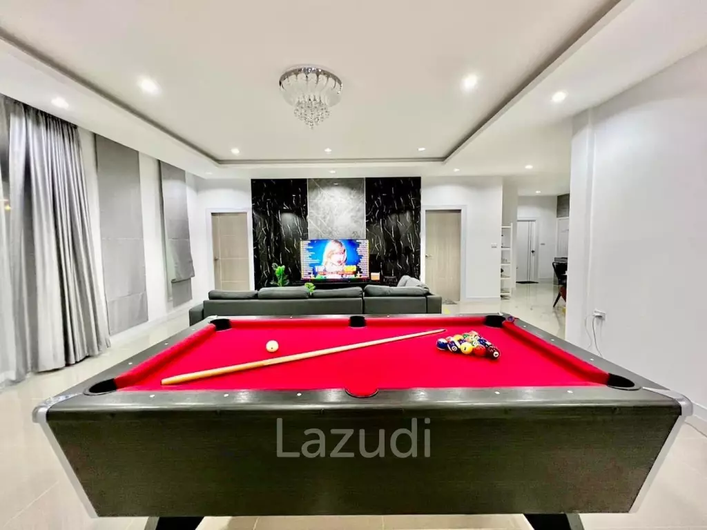 3 Beds 3 Baths 250 SQ.M. Pool Villa in Pattaya