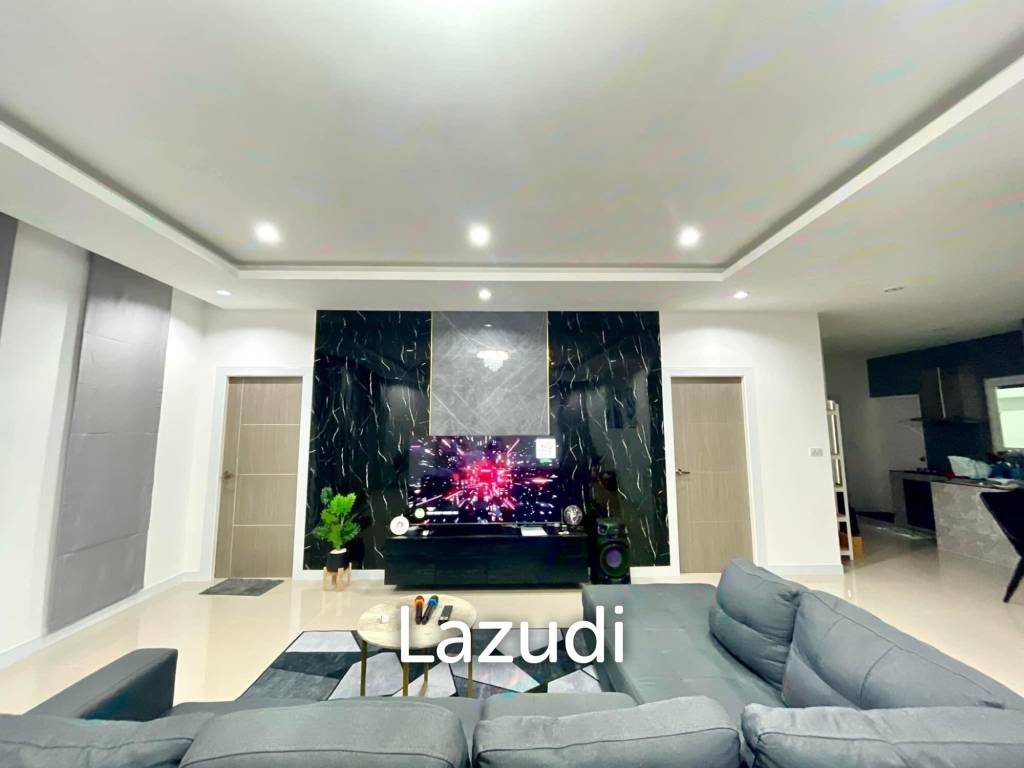 3 Beds 3 Baths 250 SQ.M. Pool Villa in Pattaya