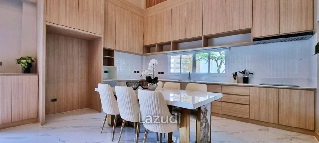 3 Bedrooms 4 Bathrooms 230 SQ.M. Narita Villa