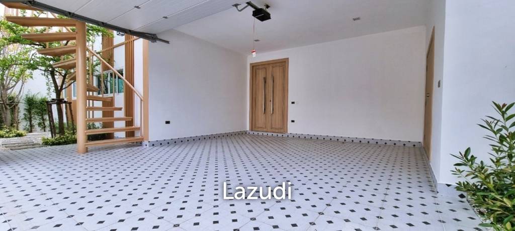3 Bedrooms 4 Bathrooms 230 SQ.M. Narita Villa