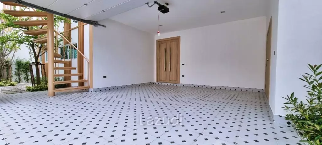 3 Bedrooms 4 Bathrooms 230 SQ.M. Narita Villa
