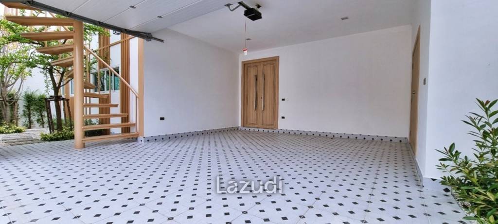 3 Bedrooms 4 Bathrooms 230 SQ.M. Narita Villa