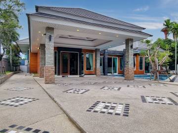 4 Beds 4 Baths 500 SQ.M Baan Piam Mongkon
