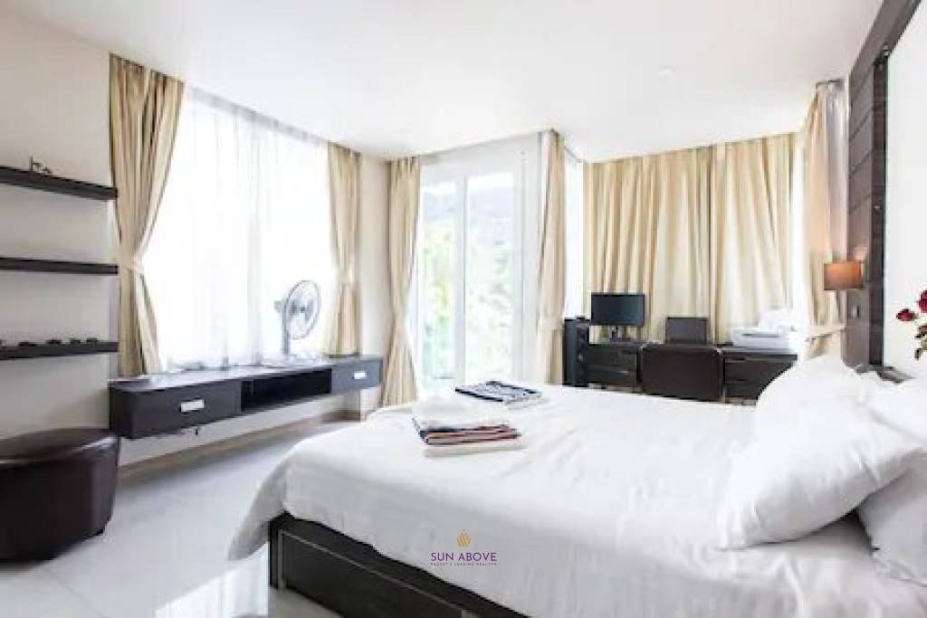 2 Bedroom Condo for sale at The Baycliff Patong