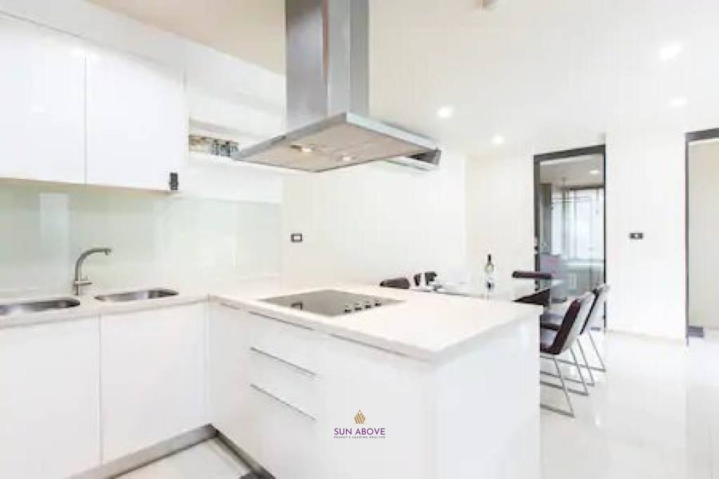 2 Bedroom Condo for sale at The Baycliff Patong