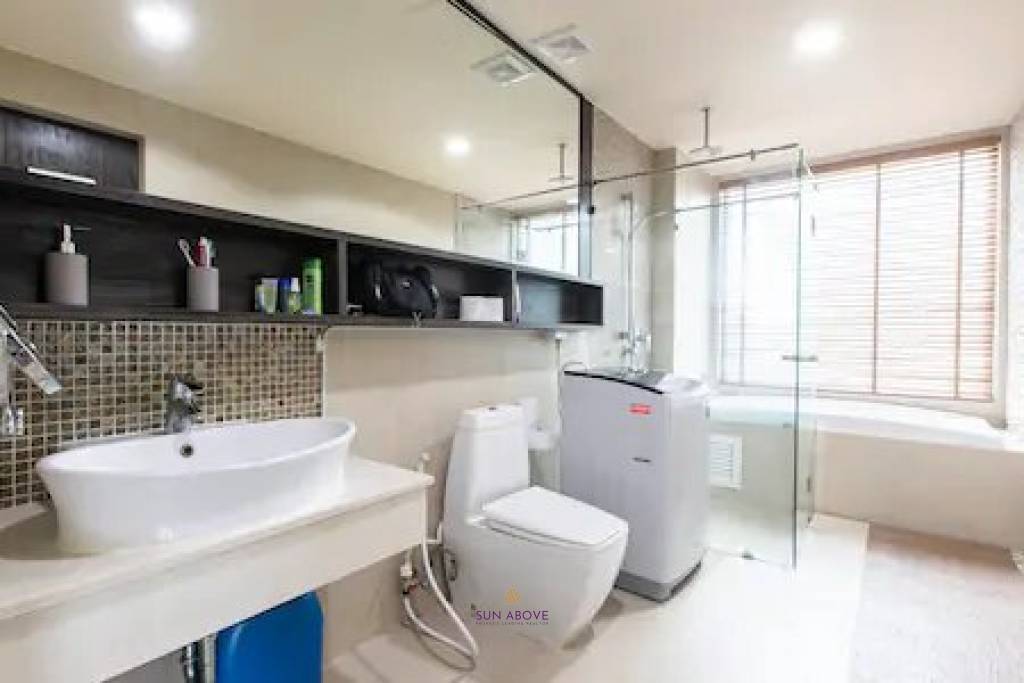 2 Bedroom Condo for sale at The Baycliff Patong