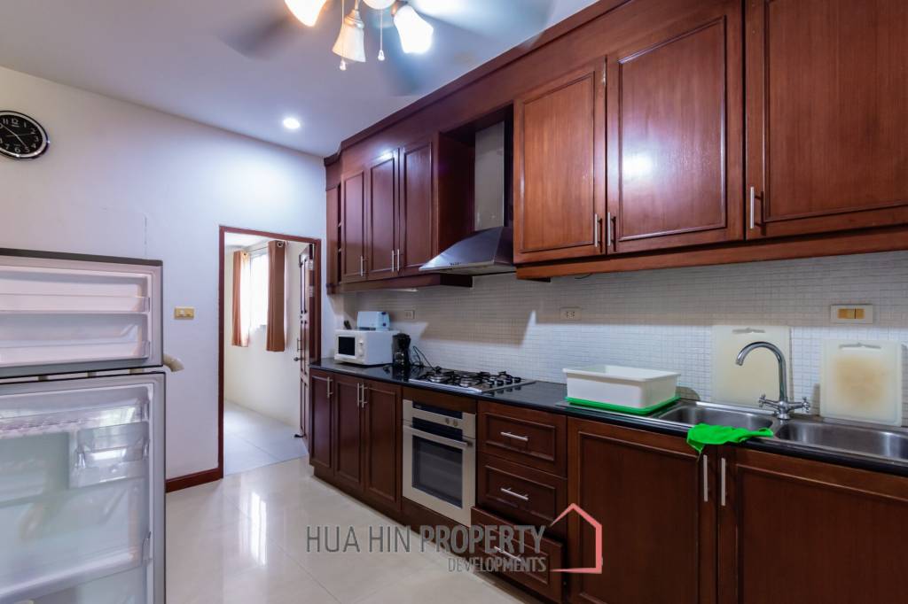 Corner townhouse with terrace close to city center