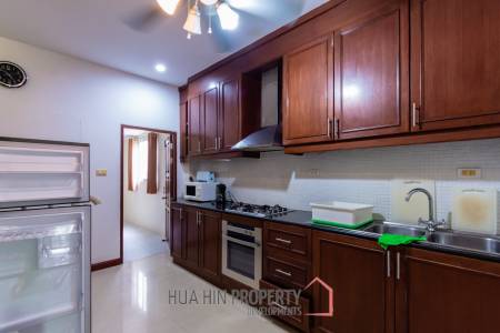 Corner townhouse with terrace close to city center