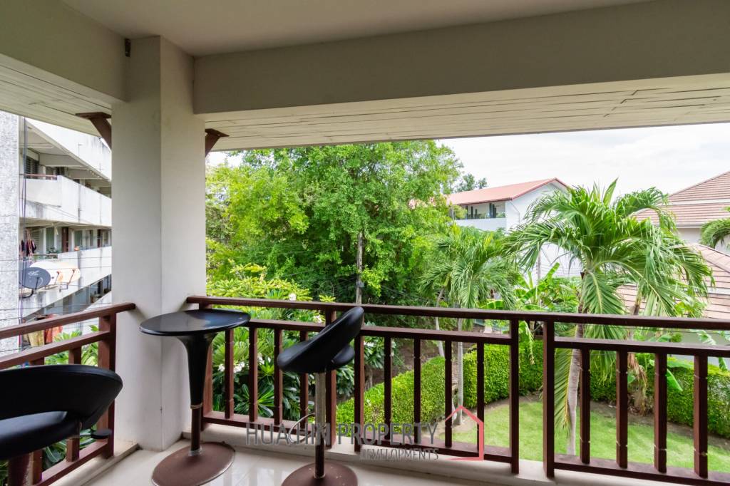 Corner townhouse with terrace close to city center