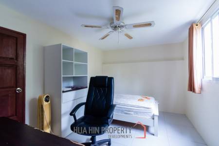 Corner townhouse with terrace close to city center