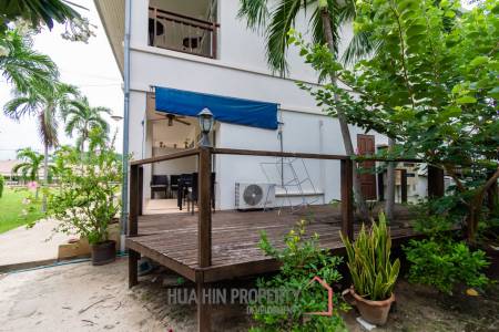Corner townhouse with terrace close to city center