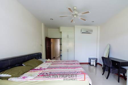 Corner townhouse with terrace close to city center