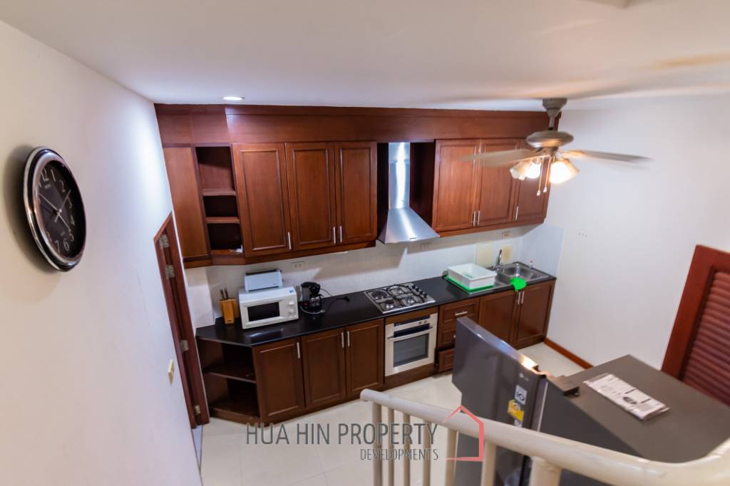 Corner townhouse with terrace close to city center