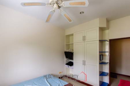 Corner townhouse with terrace close to city center