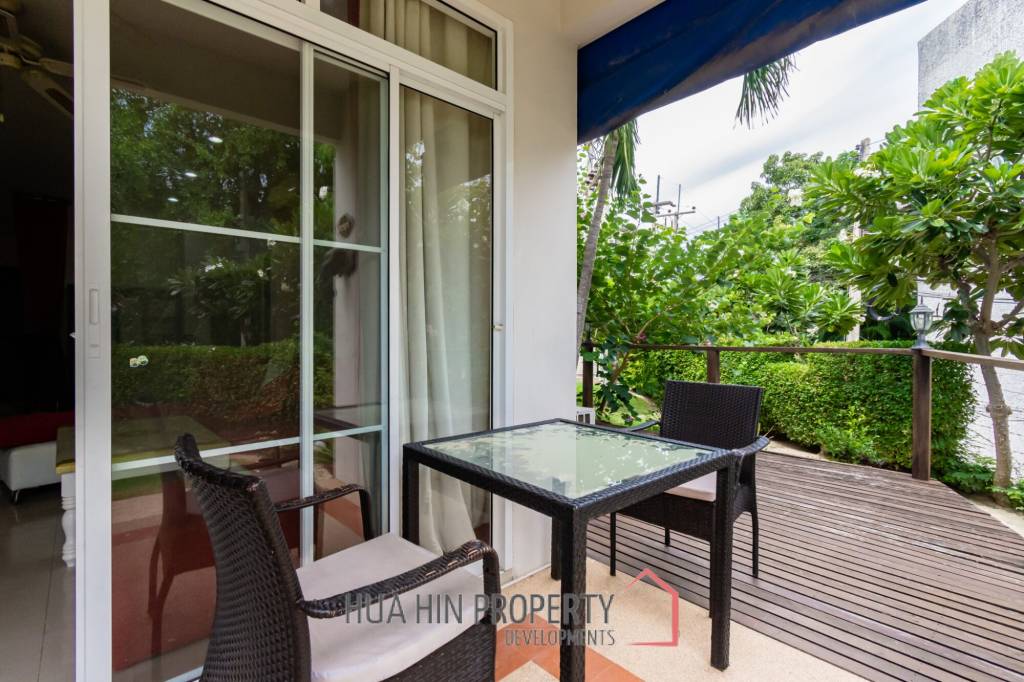 Corner townhouse with terrace close to city center