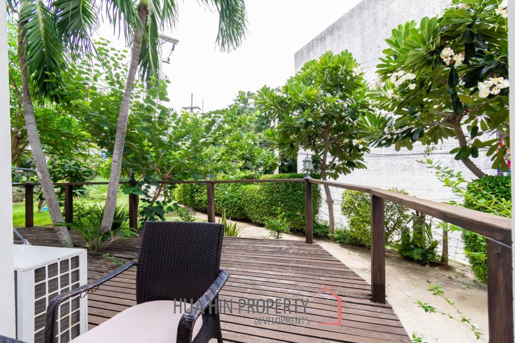 Corner townhouse with terrace close to city center