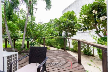 Corner townhouse with terrace close to city center