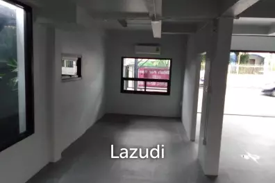 Prime Office/Warehouse Space on Ladprao 64: Ideal for Storage and Home Office!
