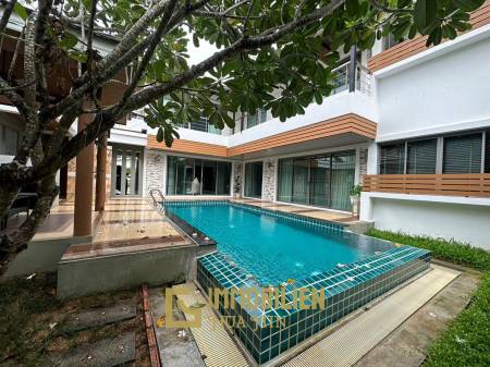 Pool 4 BR tropical villa in Chalong