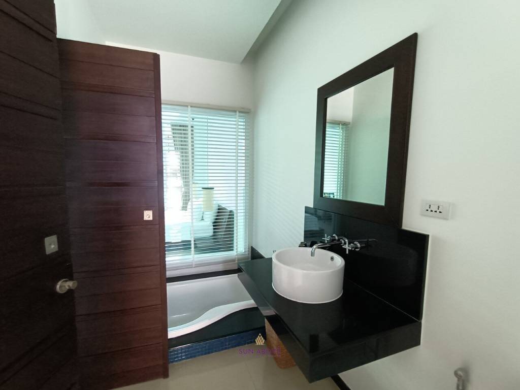 4 BR TOWNHOUSE WITH PRIVATE POOL IN BANGTAO