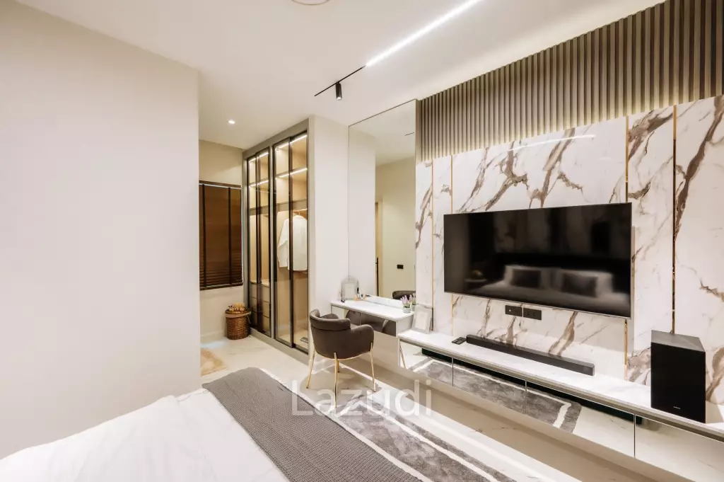 6 Bed 11 Bath 1,093 SQ.M Villa in Jomtien