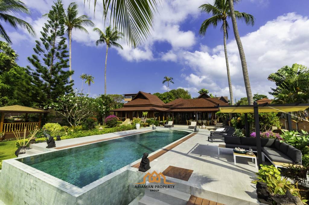 Luxury Traditional-Style Beachfront Villa