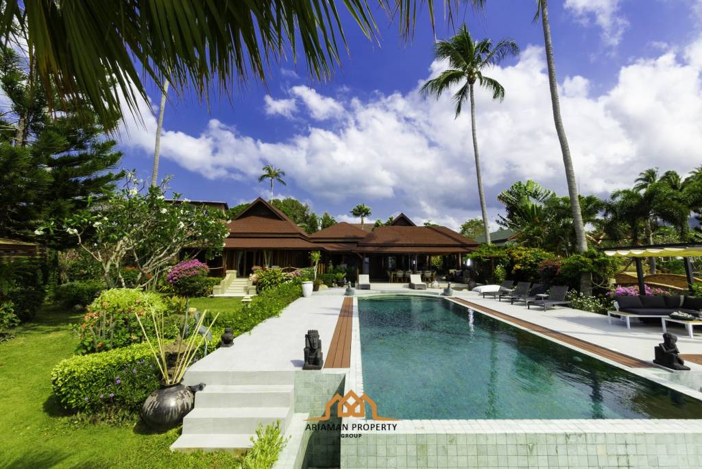 Luxury Traditional-Style Beachfront Villa