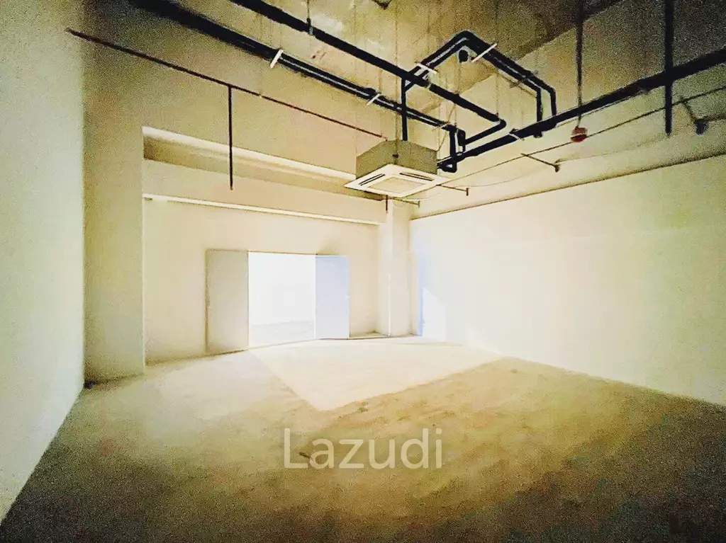 Office Space 52 SQ.M for Rent in Rama 9