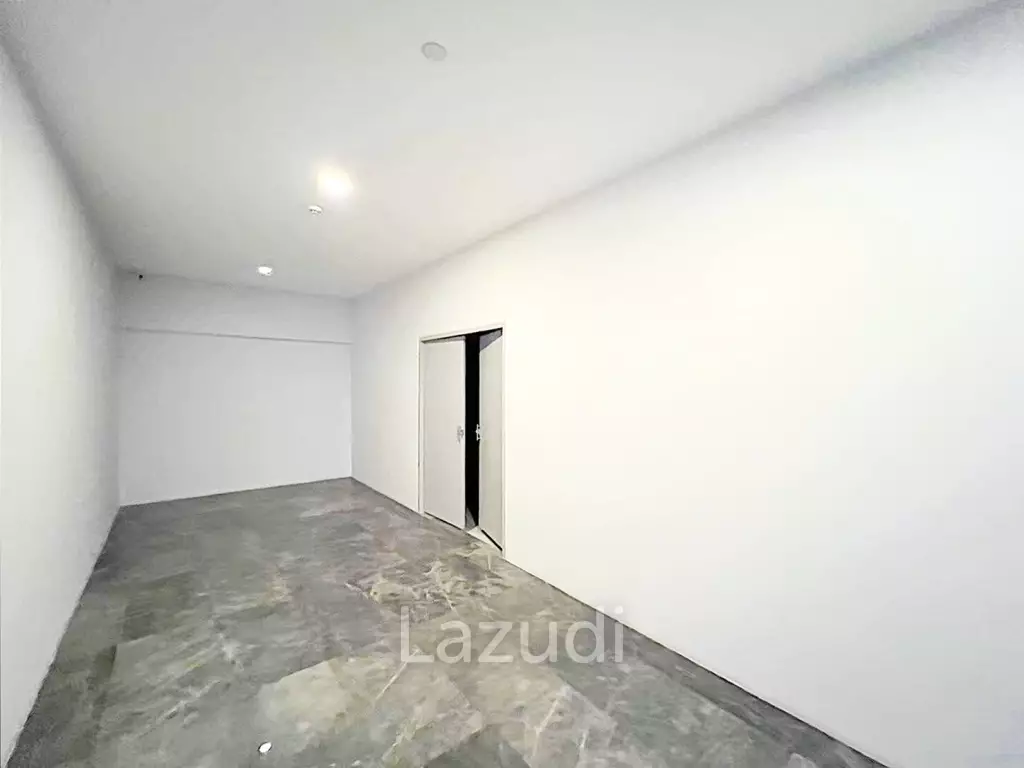 Office Space 52 SQ.M for Rent in Rama 9