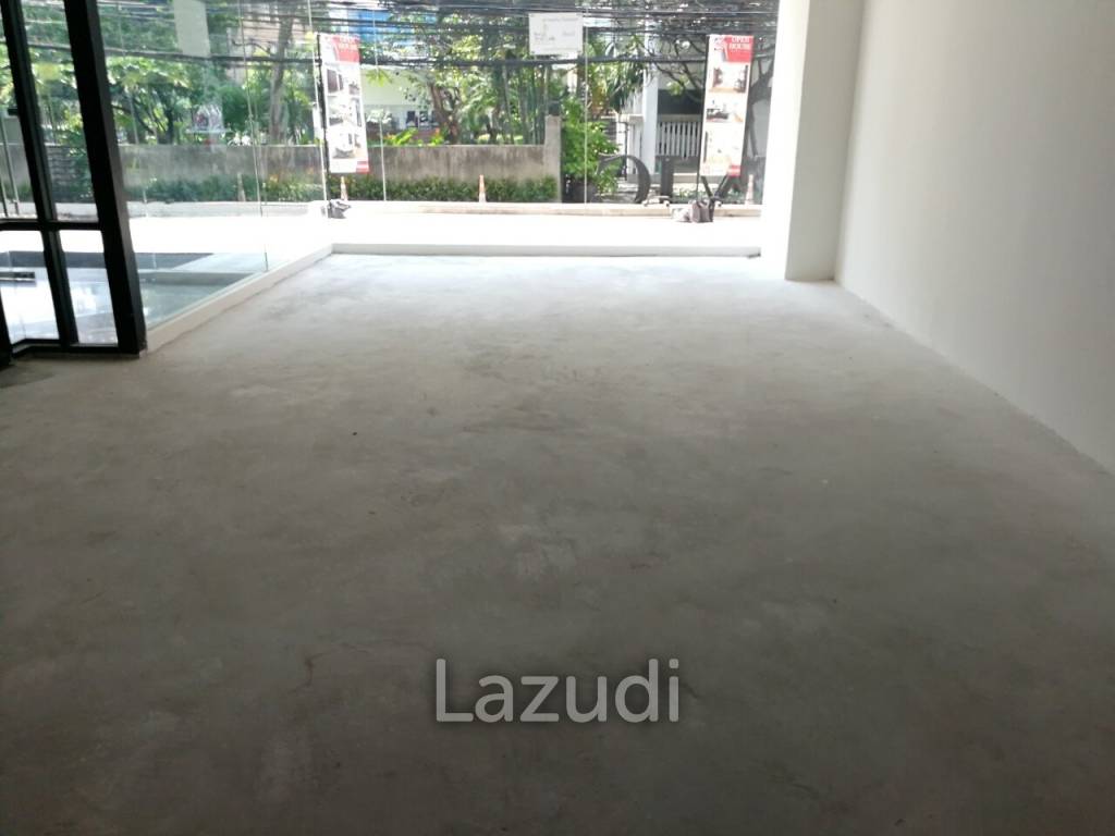 Prime 80sqm Retail Space on Bustling Thong Lo 16 Civic Place: Your Gateway to Success!