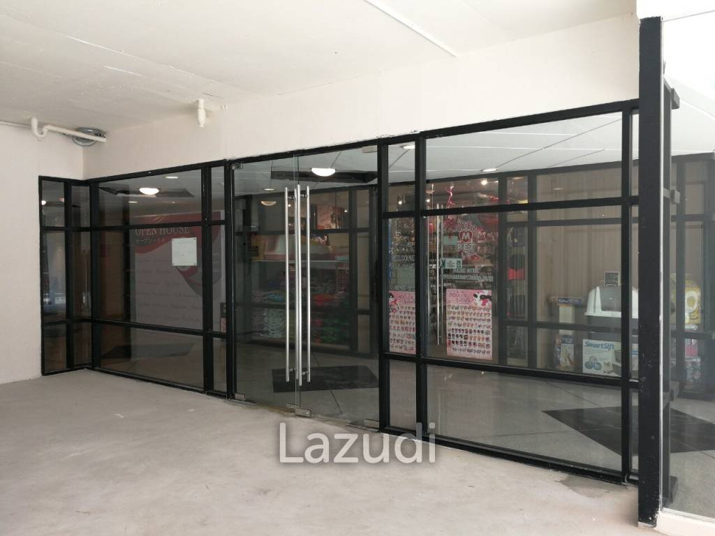 Prime 80sqm Retail Space on Bustling Thong Lo 16 Civic Place: Your Gateway to Success!