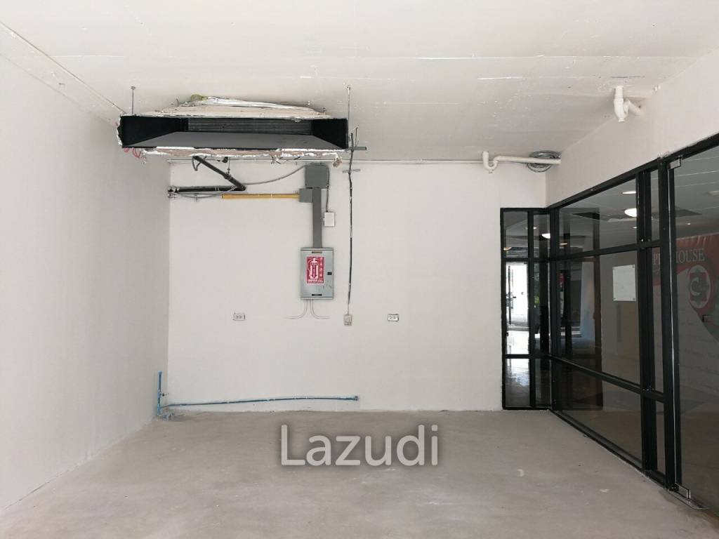Prime 80sqm Retail Space on Bustling Thong Lo 16 Civic Place: Your Gateway to Success!