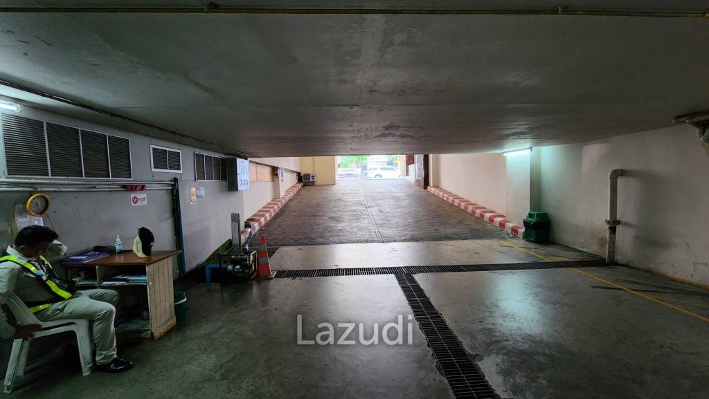 Prime 80sqm Retail Space on Bustling Thong Lo 16 Civic Place: Your Gateway to Success!