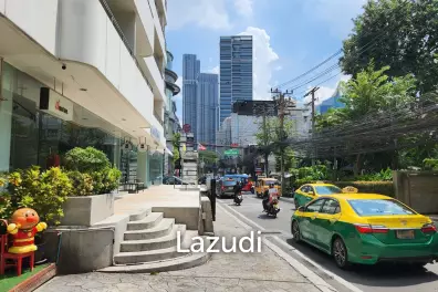 Prime 80sqm Retail Space on Bustling Thong Lo 16 Civic Place: Your Gateway to Success!