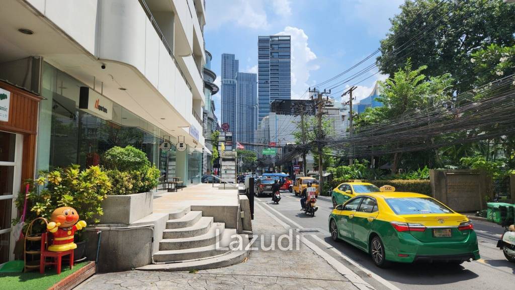 Prime 80sqm Retail Space on Bustling Thong Lo 16 Civic Place: Your Gateway to Success!