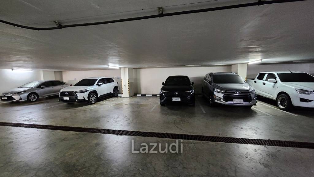 Prime 80sqm Retail Space on Bustling Thong Lo 16 Civic Place: Your Gateway to Success!