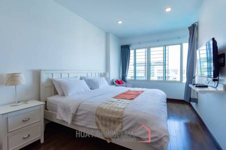 THE SEACRAZE : Nice 2 Bed Pool View Condo