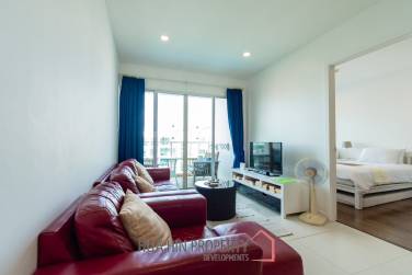 THE SEACRAZE : Nice 2 Bed Pool View Condo