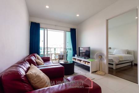 THE SEACRAZE : Nice 2 Bed Pool View Condo