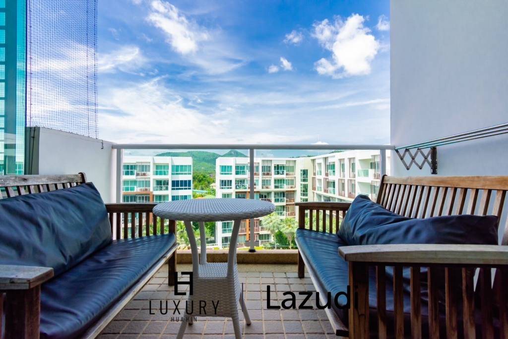 THE SEACRAZE : Nice 2 Bed Pool View Condo