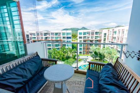 THE SEACRAZE : Nice 2 Bed Pool View Condo